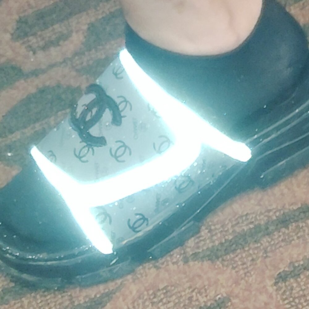 Chanel Slides - Picture 4 of 4